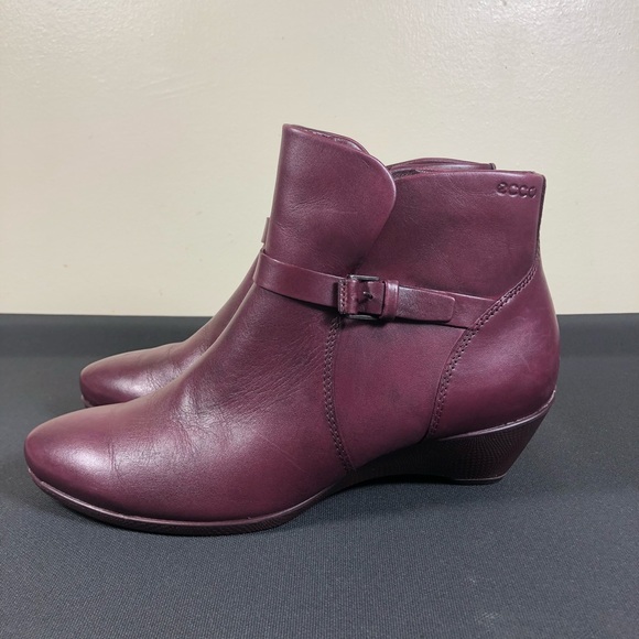 Ecco Ankle Boots. - Picture 3 of 10